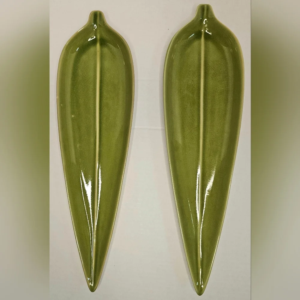 [PIER 1] (2) Vintage Olive/Charcuterie Serving Dishes 🍃🌶 Leaf/Chili Shape